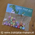 afbeelding van de traktatieDino poepjes